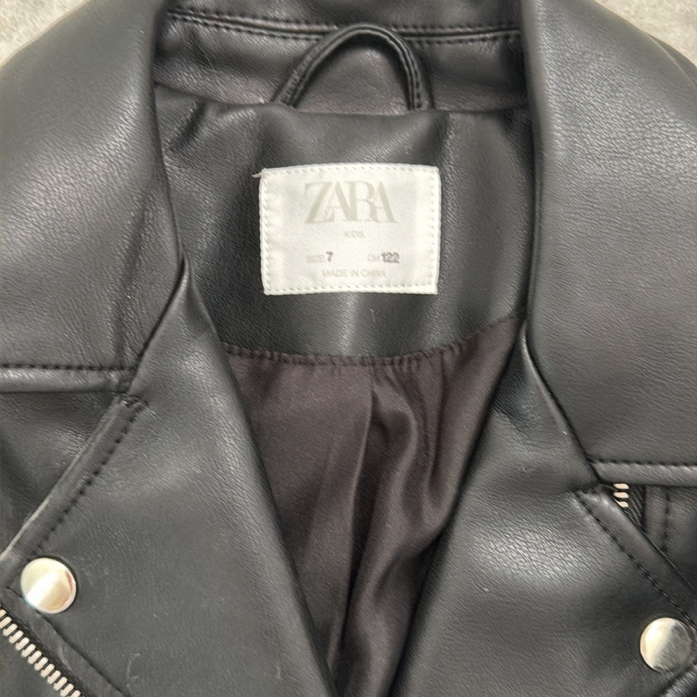 Jackets - Picture 5 of 6